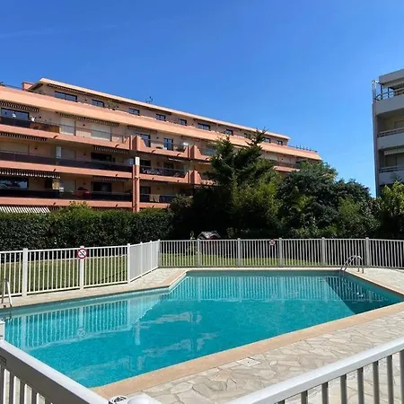 Apartment Pretty Swimming Pool And Sea