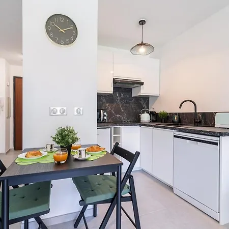 Pretty Swimming Pool And Sea Apartamento