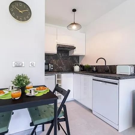 Pretty Swimming Pool And Sea Cagnes-sur-Mer