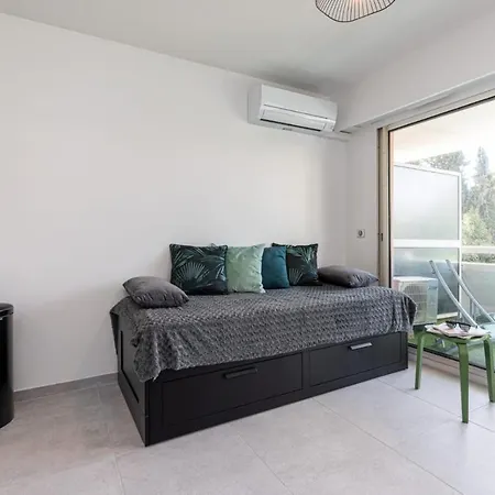 Pretty Swimming Pool And Sea * Cagnes-sur-Mer