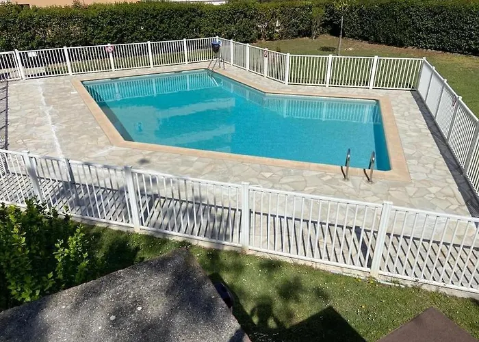 Апартаменты Pretty Swimming Pool And Sea *